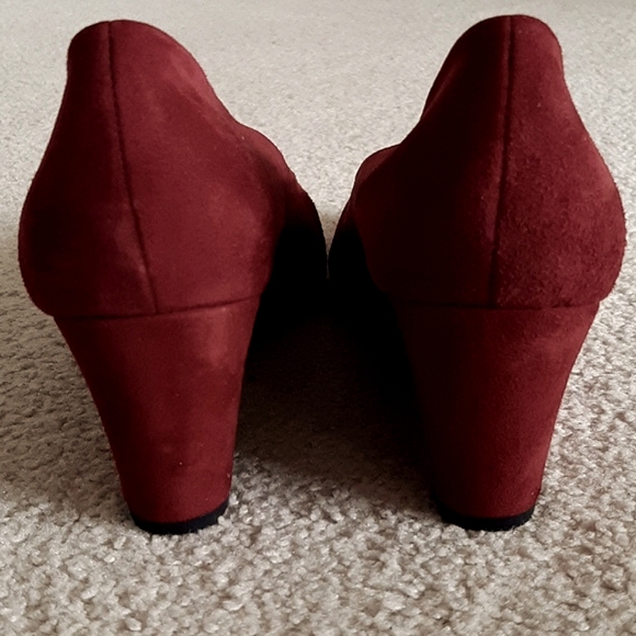 STUART WEITZMAN Gorgeous Rich Burgundy Red Suede Wedge Pumps - Near New - Picture 12 of 17